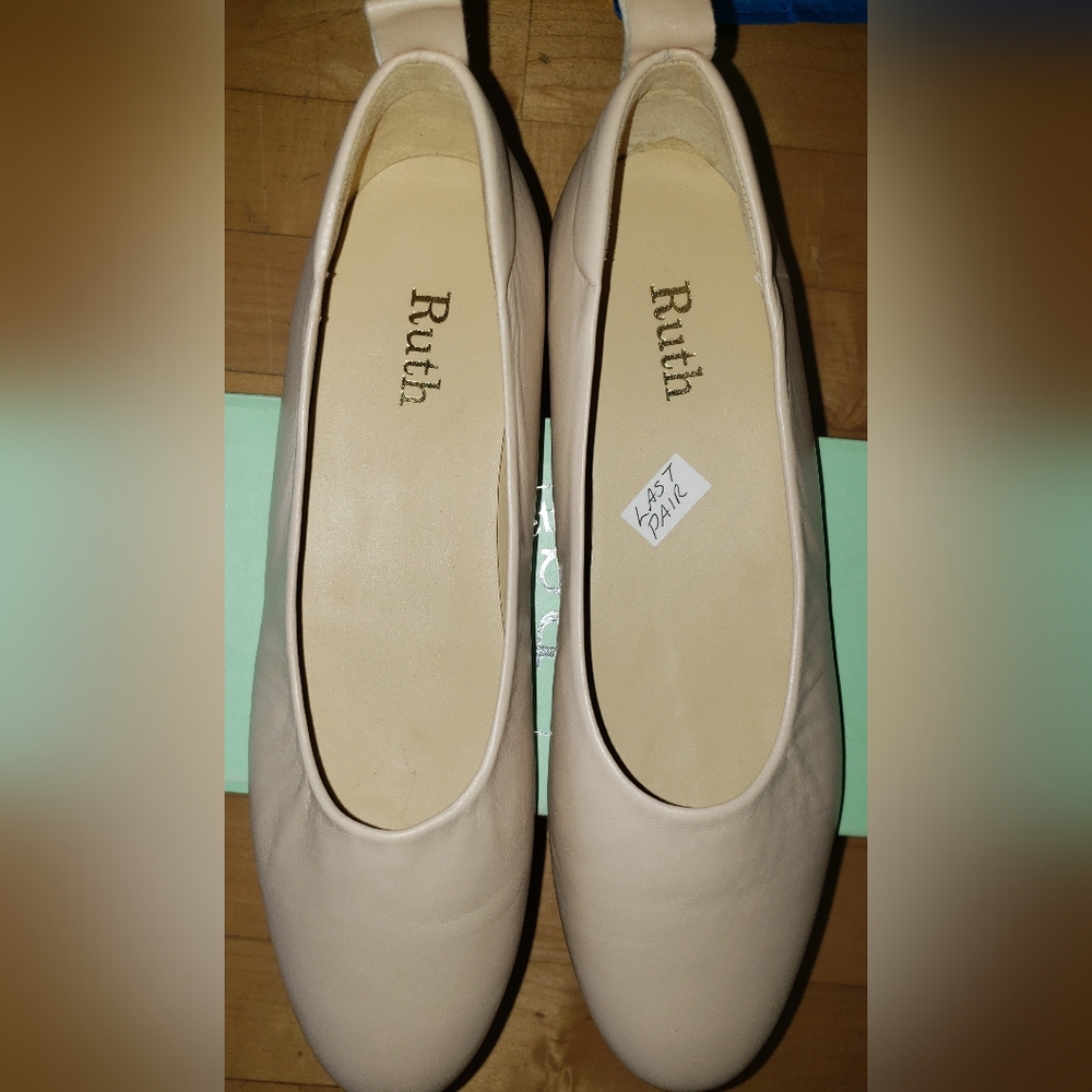Nude lambskin Leather Ballet Flats - Women's Classic Slip-On - Picture 3 of 9